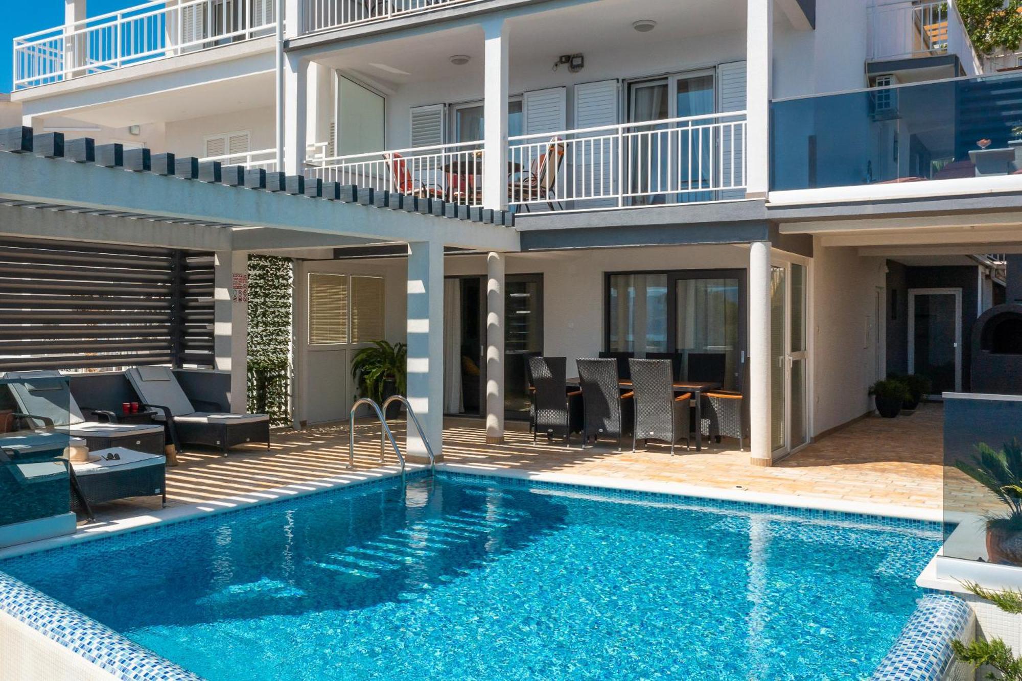Luxury Seafront Villa With Heated Pool, Jacuzzi, Sea View, 150 M From Beach Stanici Kültér fotó