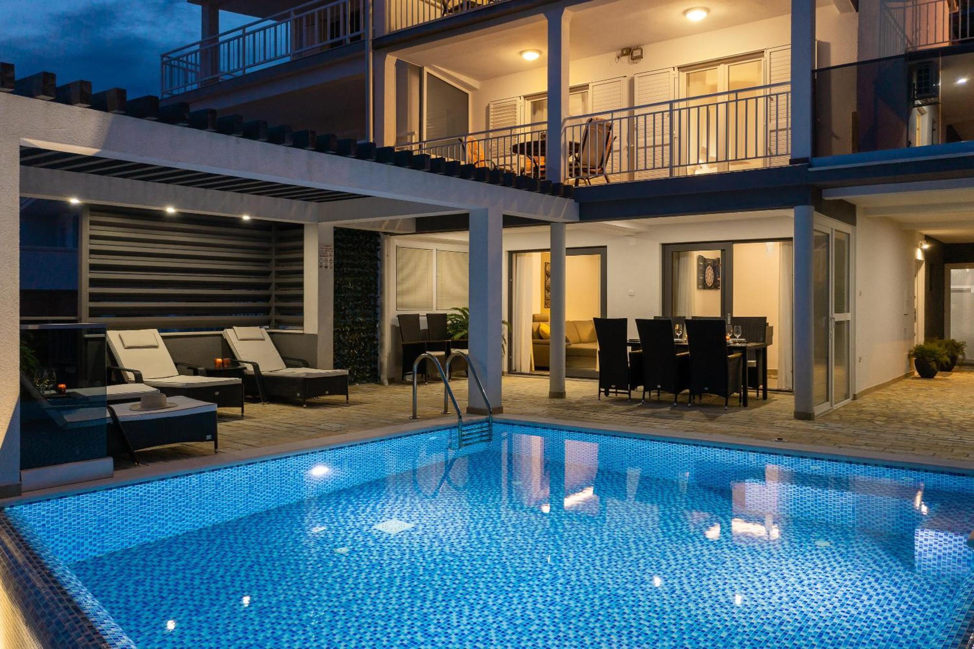 Luxury Seafront Villa With Heated Pool, Jacuzzi, Sea View, 150 M From Beach Stanici Kültér fotó